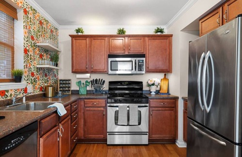 Pittsburgh House | Peaceful Escape Just Minutes To DT, Garage Parking