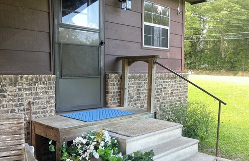Moss House | Peaceful Farmhouse Retreat — Close to Downtown Laurel