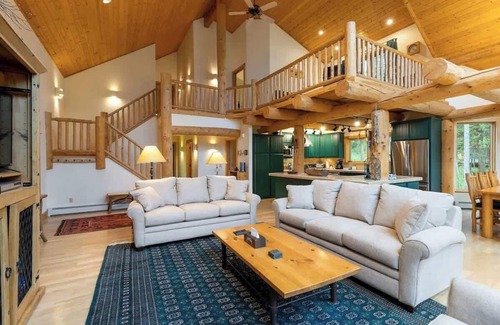 Breckenridge Cabin | Peaceful Forest Getaway with Stunning Views