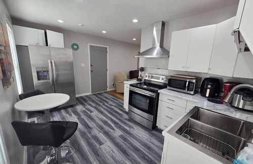 Austintown House | Peaceful fresh air in best neighborhood n