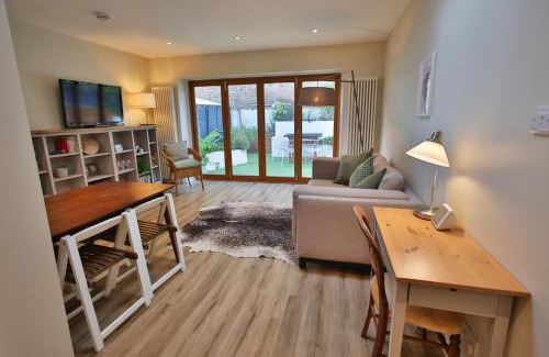 Bow West Apartment | Peaceful Garden Apartment on Roman Road