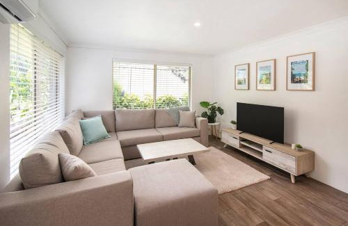Dunsborough House | Peaceful Garden Hideaway - Swim, Hike and Unwind