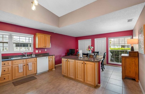 Greater Northdale House | Peaceful Geataway! Amazing location near all