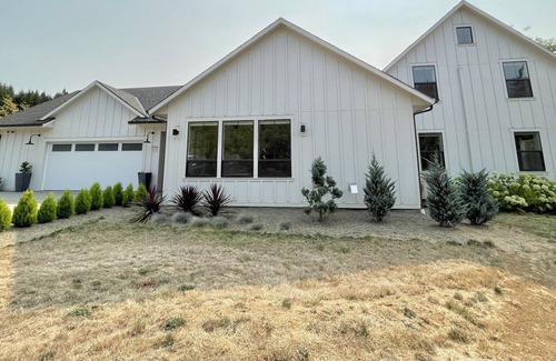 La Center House | Peaceful Getaway at 3-bedroom Home in La Center