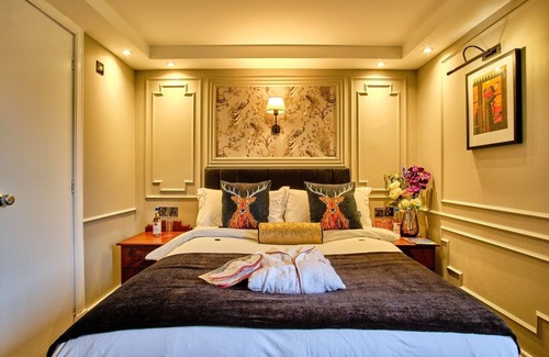 Tyndrum Hotel | Peaceful Highland Escape with Garden Views and Mountain Backdrop