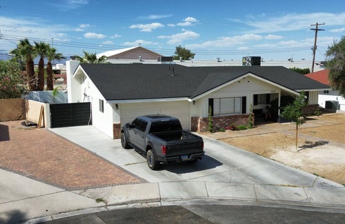 Rancho Oakey Apartment | peaceful home near downtown and the strip