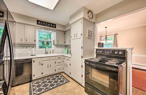 Dauphin House | Peaceful Home w/Patio & Fire Pit on 2 Acres!