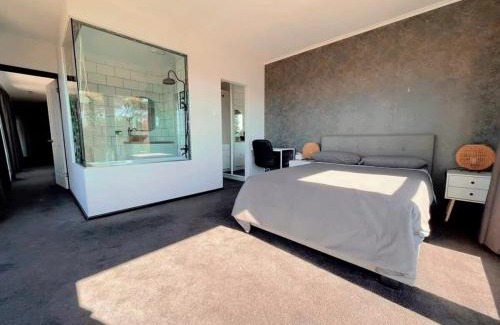 Granton Villa | Peaceful house with great ocean & mountain view