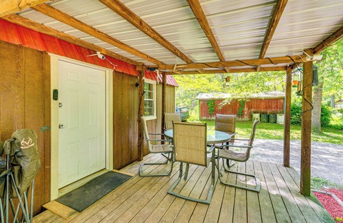 Barnhill Apartment | Peaceful Hunting Cabin < 3 Mi to Sam Dale Lake!