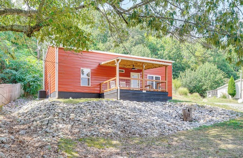 Kuttawa Cabin | Peaceful Kuttawa Cabin w/Fire Pit: Explore & Play