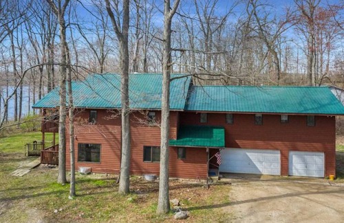 Delton House | Peaceful Lake House with pontoon boat rental on property.n