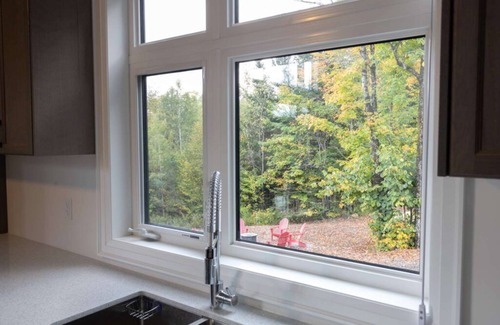 Dwight House | Peaceful Lake of Bays Cottage Getaway