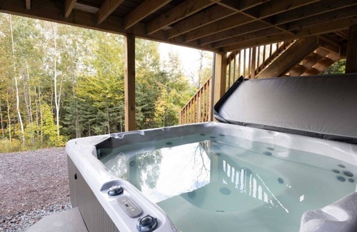 Dwight House | Peaceful Lake of Bays Cottage Getaway