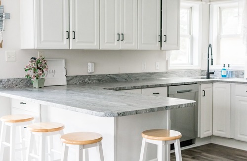 Howard House | Peaceful Lakefront Getaway with Ping Pong!