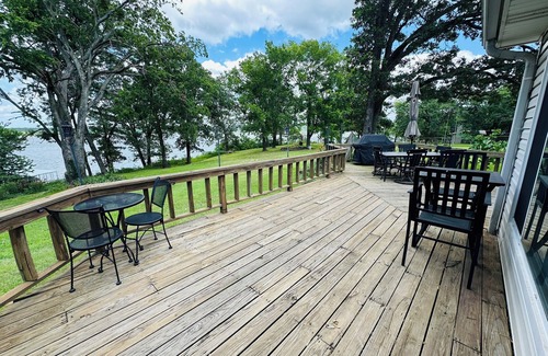 Wagoner House | Peaceful lakeside cabin minutes from a swimming beach and boat rental marina