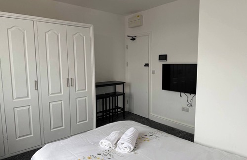 Luton Apartment | Peaceful Luton Apartment - Perfect for City Break