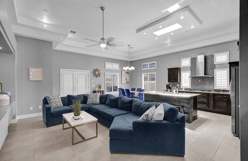 Biggs Field House | Peaceful luxurious corner home in front of a park. Has a yard for dogs