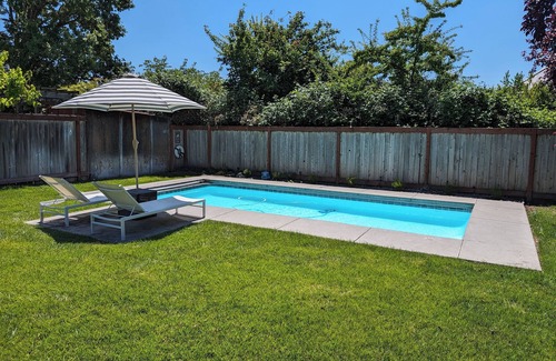 Sonoma Cottage | Peaceful, modern Sonoma oasis - outdoor dining, garden, pool - close to Plaza