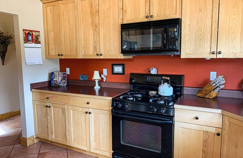 Buena Vista House | Peaceful Mountain getaway, 3 bath, Spectacular views! Coffee in the cupboard!
