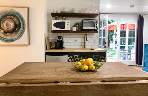 Studio City Cottage | Peaceful oasis, fast WiFi 1-bedroom cottage in Studio City with Pool