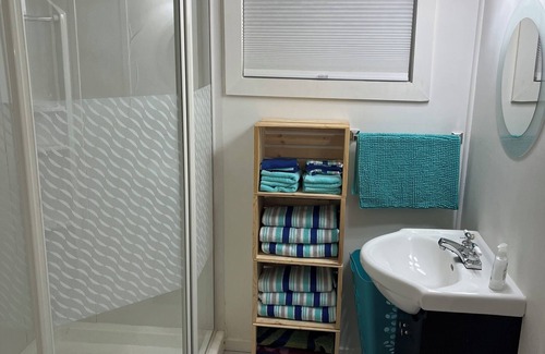 Bayside House | Peaceful ocean view cottage in quiet area - kid friendly private beach