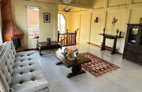 La Ceja House | Peaceful Palace