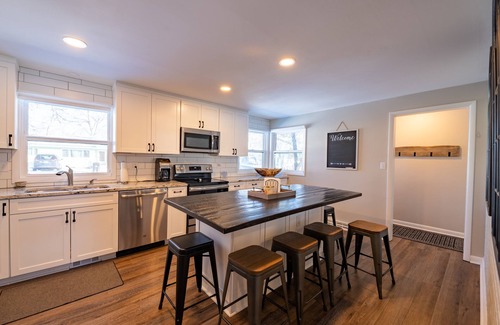Baseline Sub House | Peaceful Paradise w/Flatiron view, gas fireplace, 30 D min, perfect for RELOn