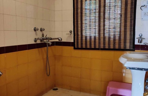 Bhagtpura Cottage | Peaceful Pine Glade Cottage with fireplaces, lawn, & WiFi - near Bhimtal
