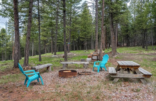 Kalispell Cabin | Peaceful Pines Retreat, Nature lover's paradise.