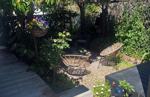 Saint Albans House | Peaceful Pocket - Christchurch. Excellent for families.