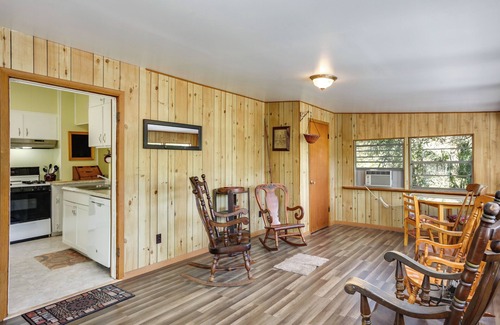 Pomona Park House | Peaceful Pomona Park Home: 1 Mi to Lake Broward!