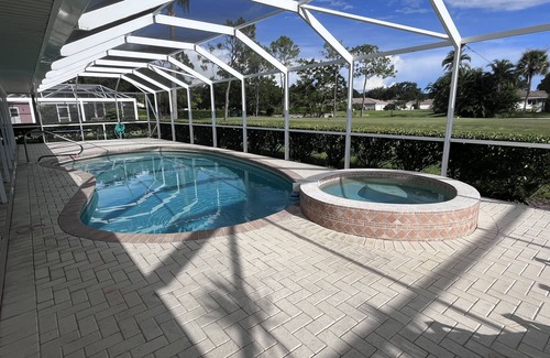 The Meadows House | Peaceful Private Get Away - 10 Minutes from Major beaches!
