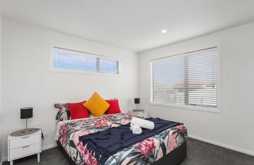 Linwood House | Peaceful Private Oasis 2bthrm2 bthrm Free Parking