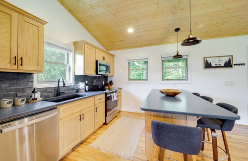 Purlear Cabin | Peaceful Purlear Vacation Rental w/Creek Access!