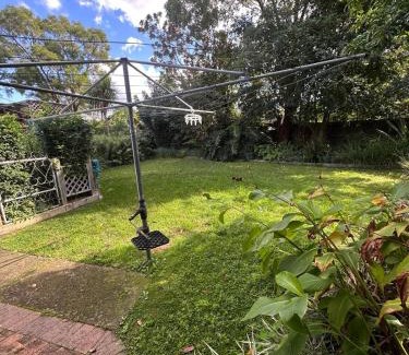 Kellyville House | Peaceful Queen Room in Cozy Garden House - KV4