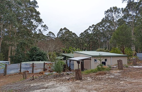 Kentdale Apartment | Peaceful relaxing Getaway in Karri Forest bordering a Nature Reserve.
