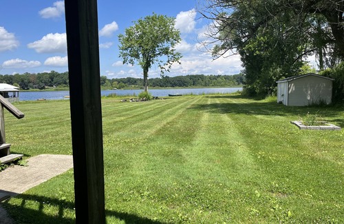 East Leroy House | Peaceful & Relaxing Battle Creek Lake House┃Kayaks, Paddle Boards & Fire Pit