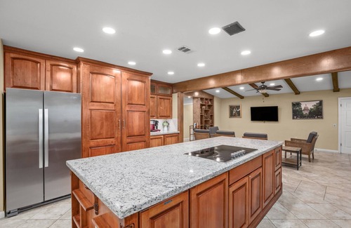 Volente House | Peaceful Retreat near Lake Travis & Volente