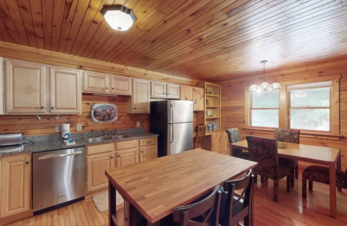 Elk Park Cabin | Peaceful Retreat with outdoor deck, pool table and hot tub