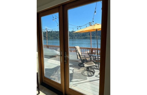 Viewpoint Cottage | Peaceful right on the water, private beach & dock
