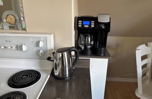 Cowichan Bay House | Peaceful seaside retreat situated between the ocean & Hof Park in Cowichan Bay.