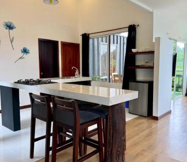 Bellavista House | Peaceful & Spacious Home, Near transport & store