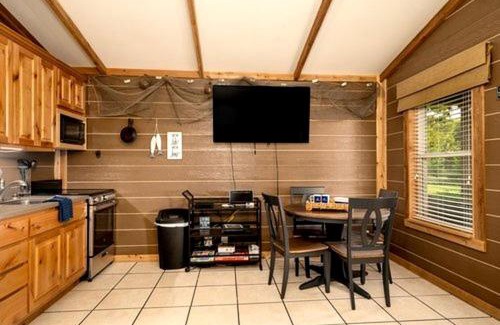 Cleora House | Peaceful Spacious Studio Cabin in Afton, Oklahoma