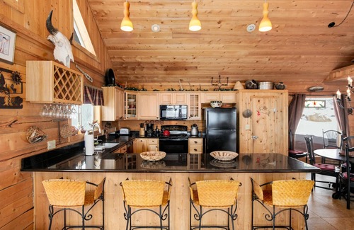 Saint Mary's Cabin | Peaceful Spacious Log Home With Amazing Views! 3 Bedrooms & 2 Bathrooms