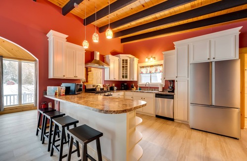 Stark Cottage | Peaceful Stark Cottage w/Deck on South Ponds!
