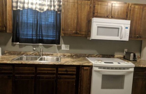 Jonesboro House | Peaceful Stay for Nurses Near ASU & Hospitals