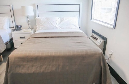 Ronks Hotel | Peaceful Stay near Rockvale Outlets w/Parking Available on Site