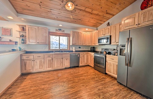 Superior House | Peaceful Superior Home w/Fire Pit & Mtn View