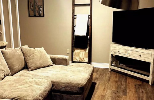 Old Jefferson Apartment | Peaceful Two story Apartment
