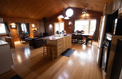 Plaisance Ski Chalet | Peaceful Waterfont Cottage - Quebec